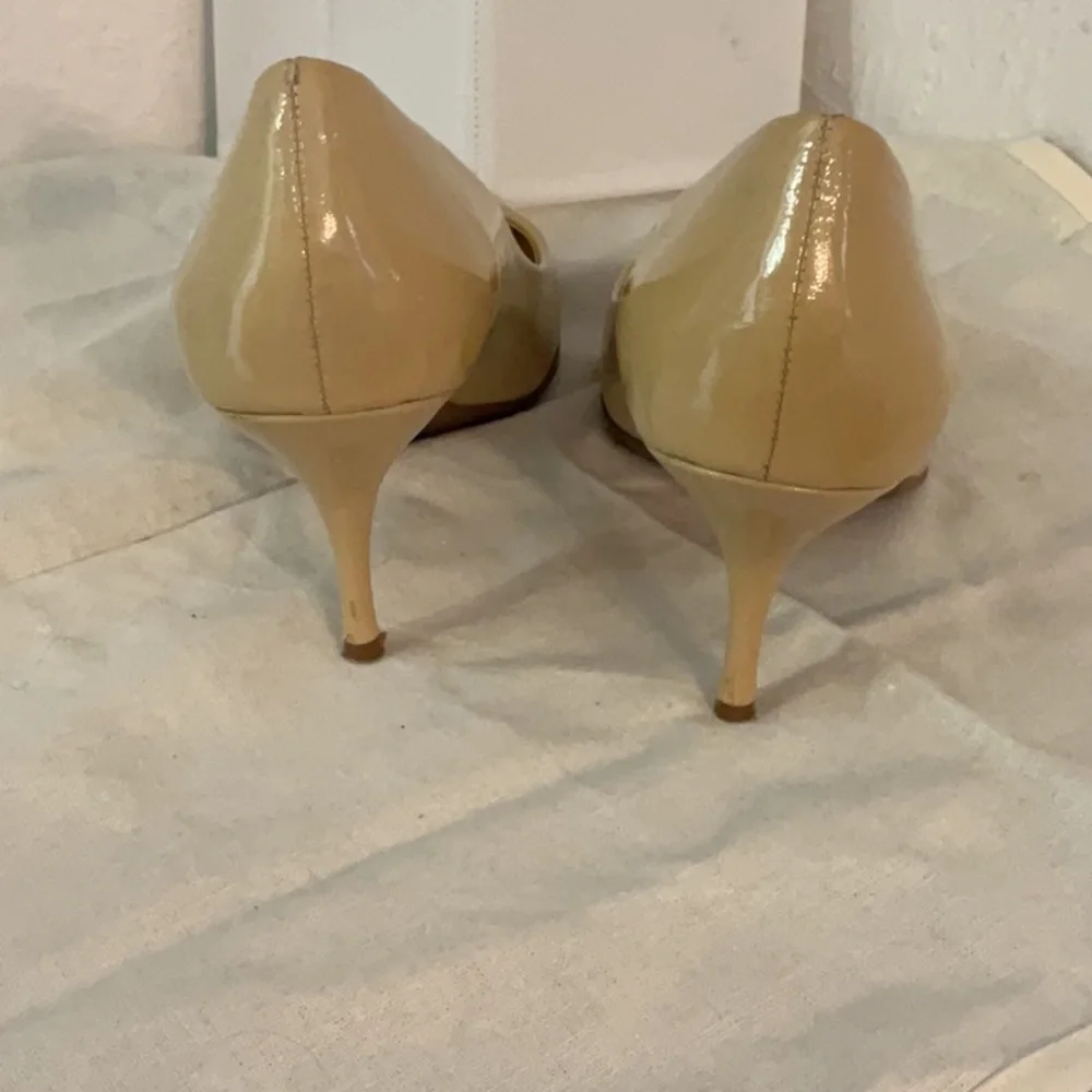 Coach Salma Soft Patent Leather Heels, Size 8B, Tan/Beige - Picture 3 of 13